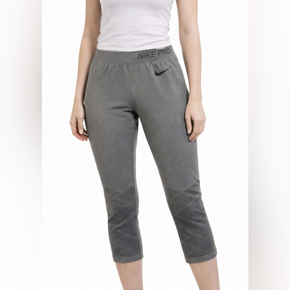 Nike Pants - Nike Dri-Fit cropped leggings size Small NWT